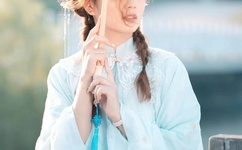 坐在有木棒的马鞍上难受